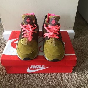 Size 10 Nike Air Huarache Run PRM